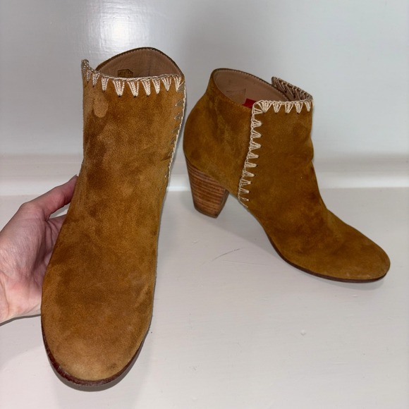 Unity in Diversity 3" Ankle Heeled Booties Medium Tan Brown Embroidered Suede 38 - Picture 1 of 9